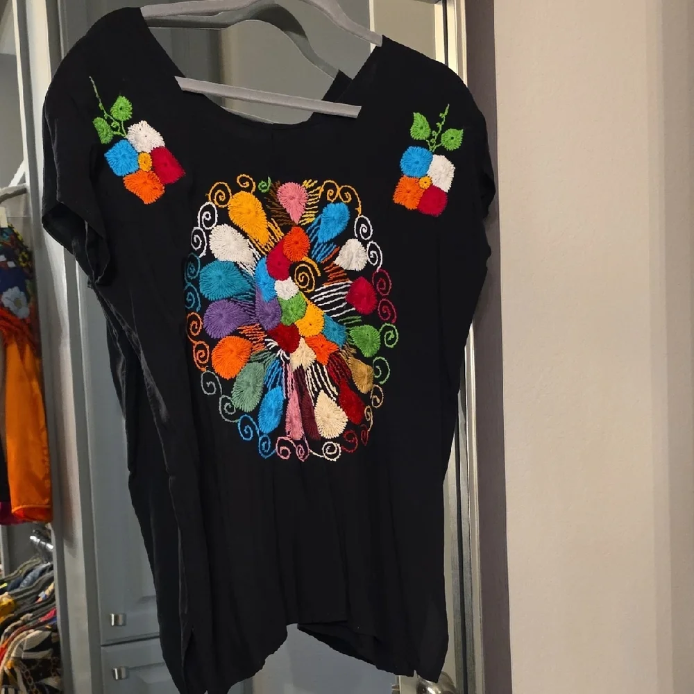 Colorful Embroidered Women's Blouse - Picture 6 of 8
